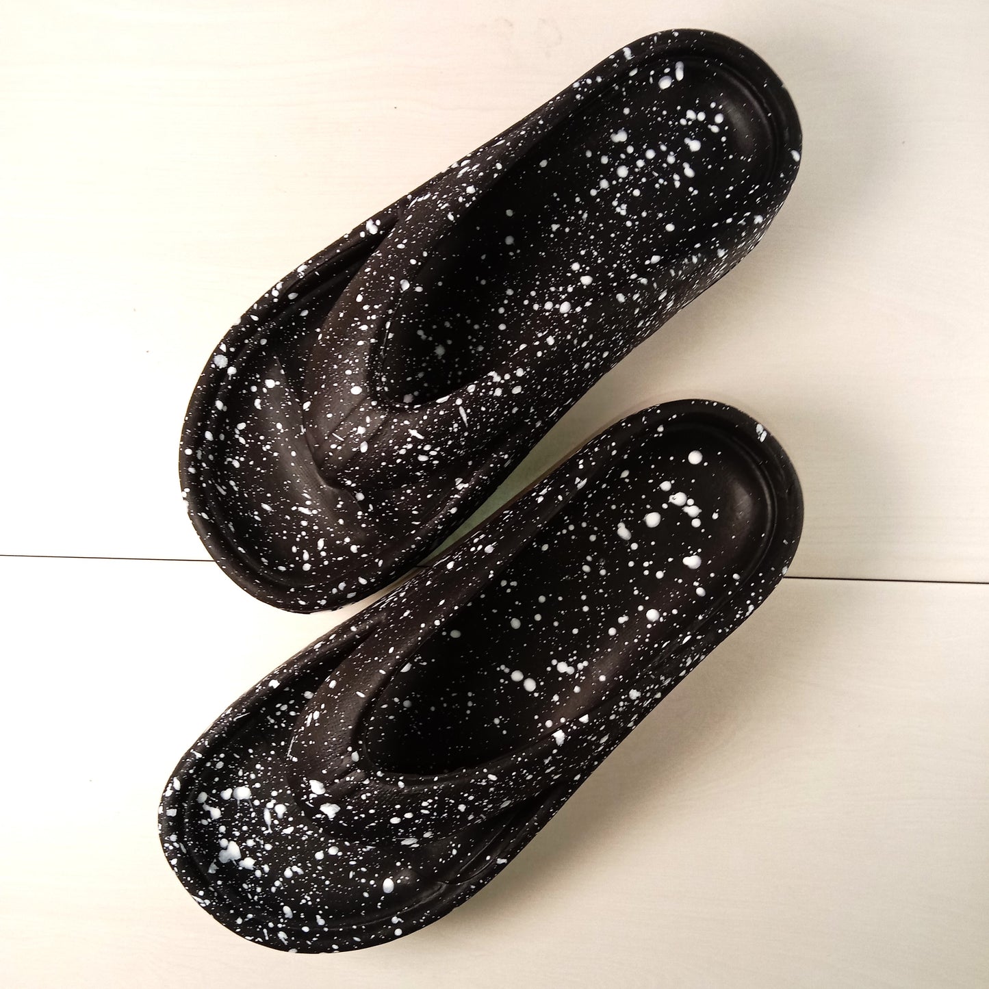 Soft Comfy Abstract Design Flip Flops (Black)