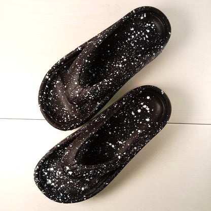 Soft Comfy Abstract Design Flip Flops (Black)