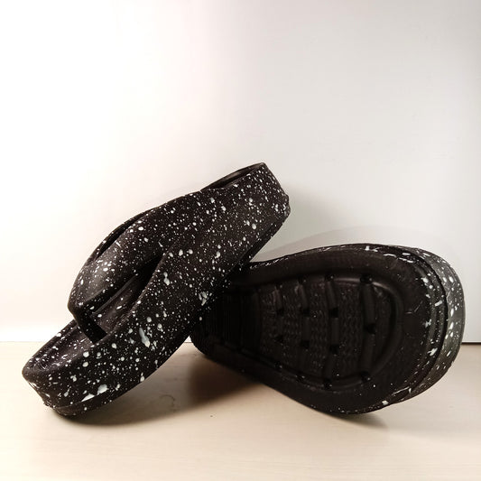 Soft Comfy Abstract Design Flip Flops (Black)