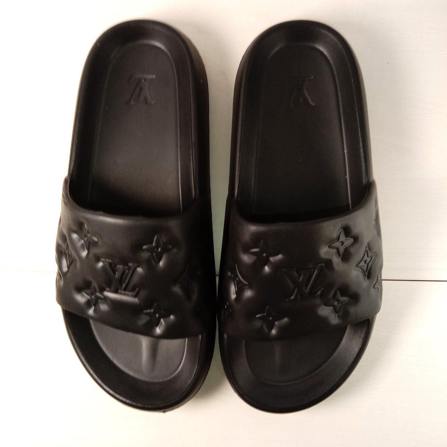 -L-V- Mens Slippers / Slides (Black)