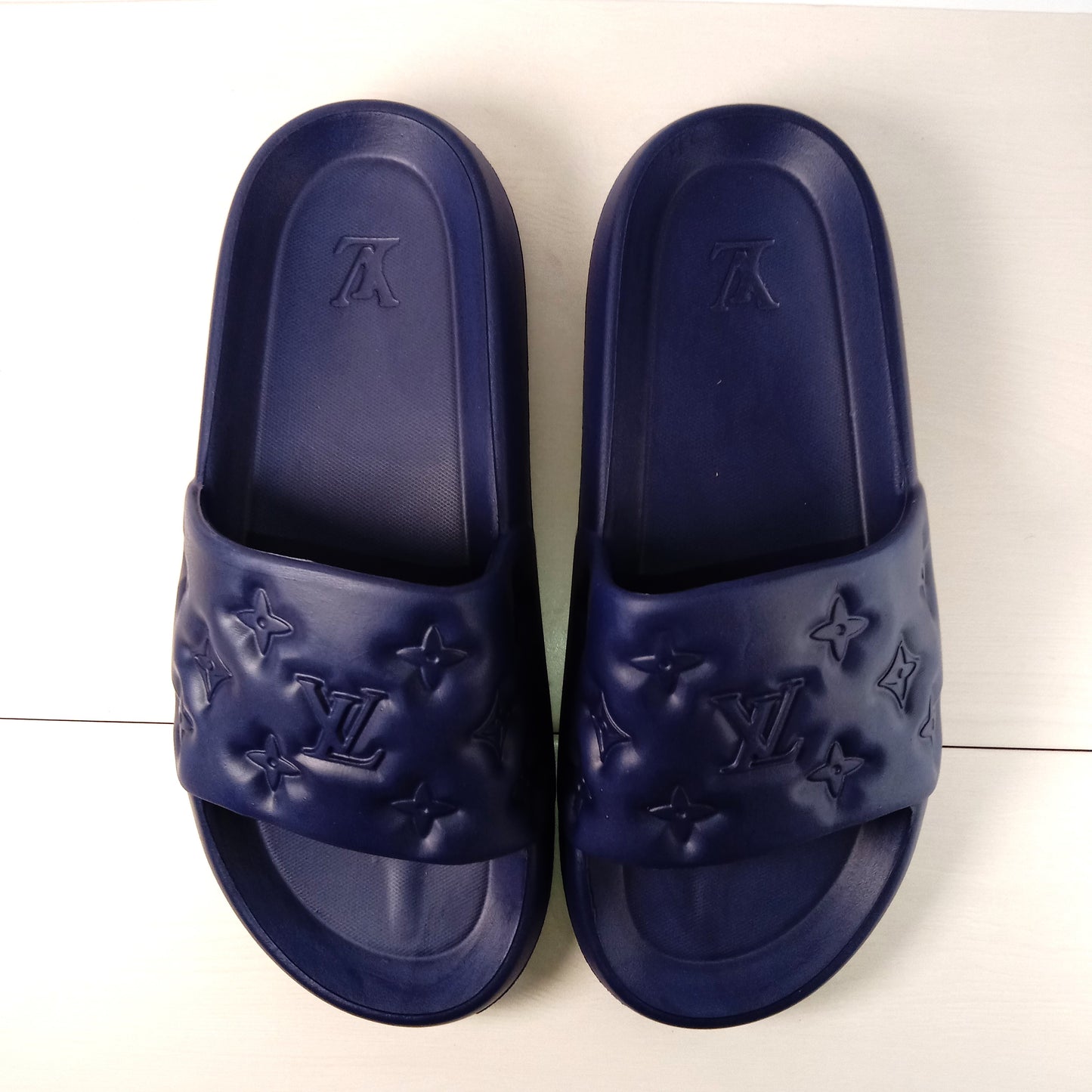 -L-V- Mens Slippers / Slides (Navy Blue)