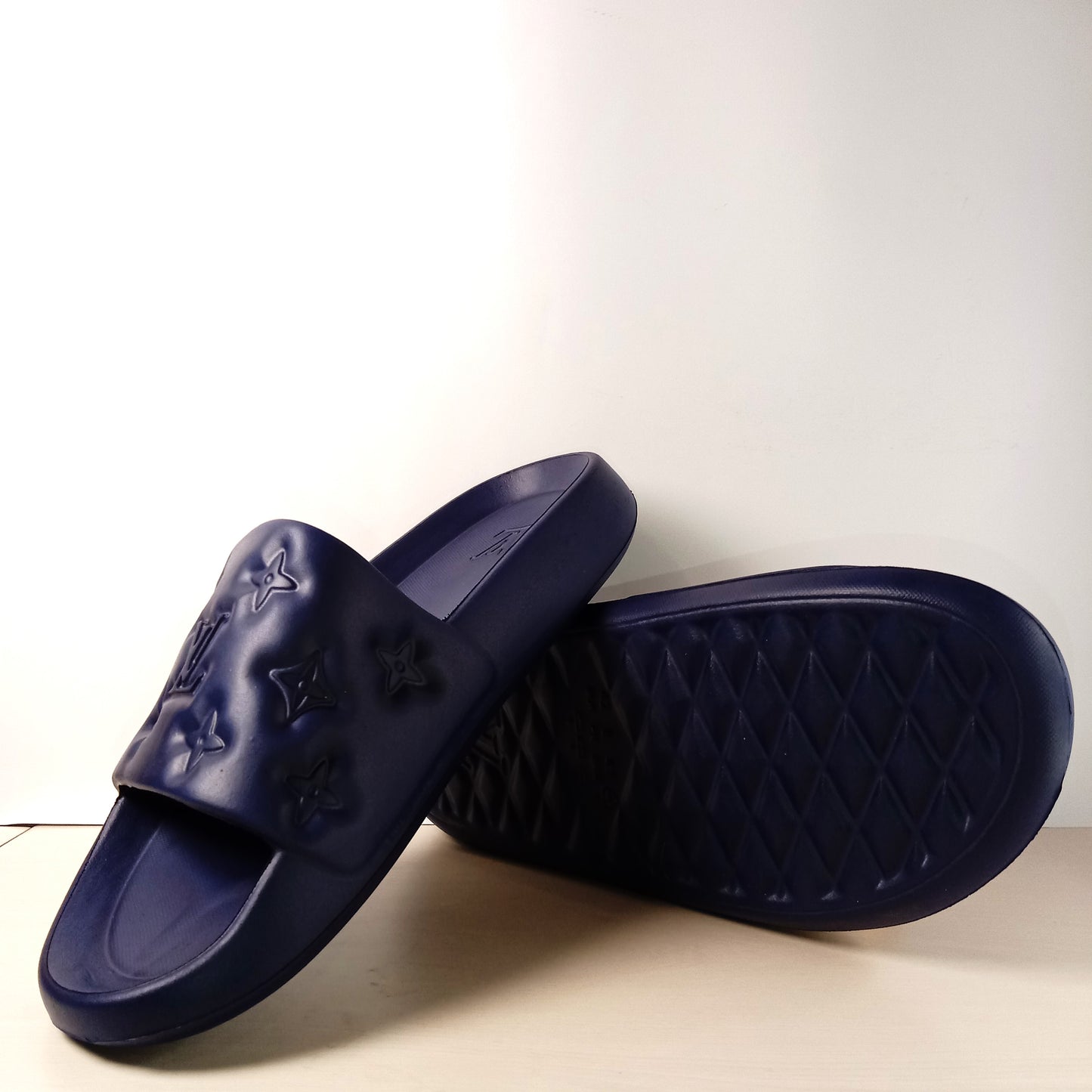 -L-V- Mens Slippers / Slides (Navy Blue)