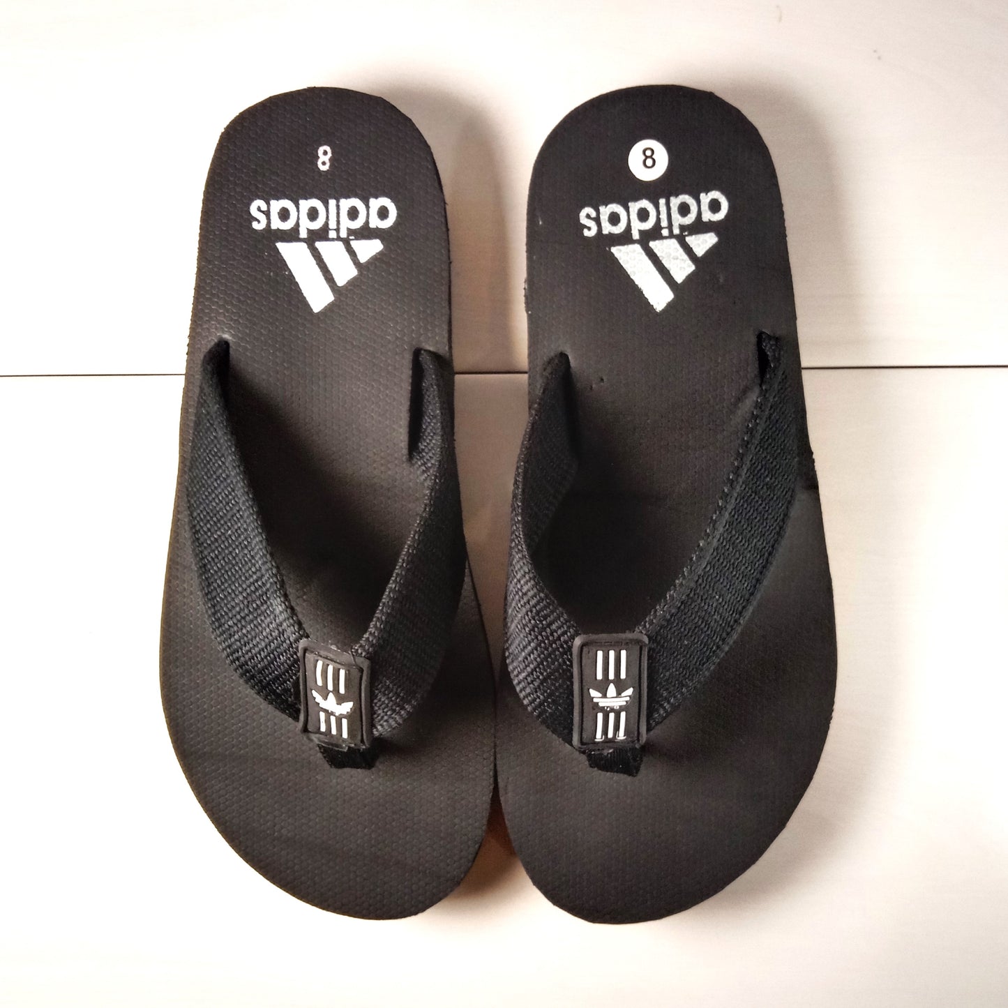 -A-D-I-D-A-S- Mens Slippers / Flip Flop - Black